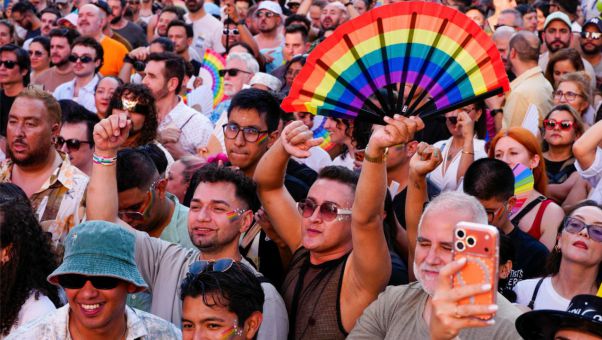 La portavoz socialista Reyes Maroto organiza un acto para tratar de instrumentalizar el Orgullo de manera partidista.