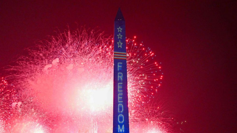 Washington se ilumina con histórico show de fuegos artificiales por los 250 años de EE.UU.