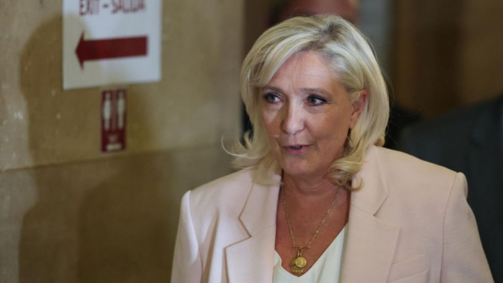 Marine Le Pen anuncia que se presentará a las elecciones presidenciales y que recurrirá la condena