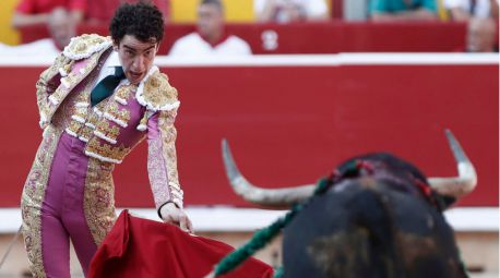 El banderillero Víctor Hugo sufre una rotura de cuádriceps y Hernández una herida escrotal