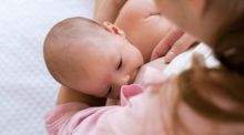 La lactancia materna mejora el sueño de los bebés
