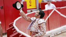 Morante de la Puebla pone el reposo, fuera de contexto, en la vorágine sanferminera