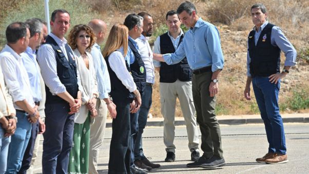 Sánchez reconoce la 'unidad' entre 'los alcaldes, la Junta de Andalucía y el Gobierno de España'.