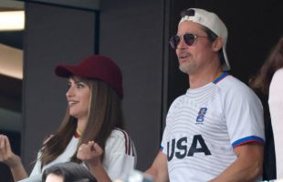 Brad Pitt, Penélope Cruz y Javier Bardem entre el público de España-Bélgica en Los Ángeles