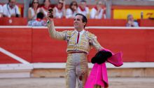 Muchas orejas y mucha bravura pero solo Juan Ortega hace el buen toreo en Pamplona