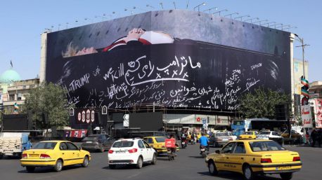 Irán responde a los bombardeos de EEUU atacando objetivos militares en Jordania, Kuwait y Baréin