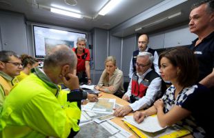 El viento preocupa en el incendio de Orés, que se acerca a las 14.000 hectáreas