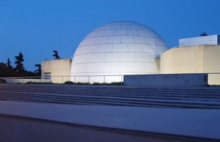 El Planetario de Madrid recibe el eclipse con proyecciones, talleres y conferencias