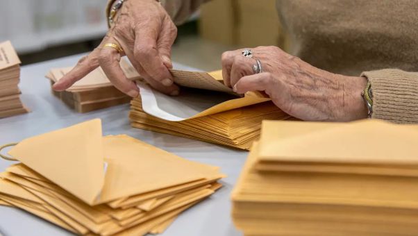 Alertan en un escrito que de la inacción de la JEC por 'presunta falta de competencia' se van a derivar efectos 'irreversibles'.