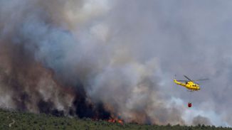 Los incendios de Orés y La Mierla afectan ya a 15.400 y 5.400 hectáreas cada uno