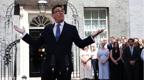 Andy Burnham, nuevo primer ministro del Reino Unido, el séptimo en una década