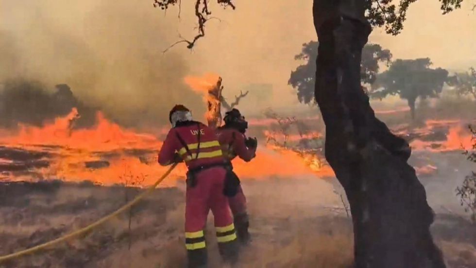 El incendio declarado en un barranco de Manises se cobra la vida de un vecino