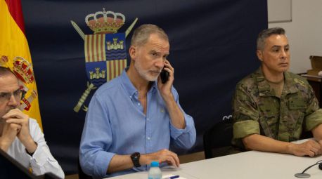 Felipe VI sigue la evolución de los incendios y ha hablado con 10 alcaldes de pueblos afectados
