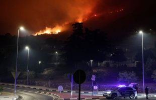 Los incendios de la Comunidad de Madrid y la provincia de Ávila siguen activos pero ralentizan su avance