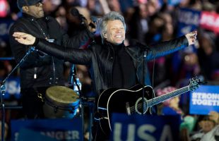 Una sinusitis impide a Jon Bon Jovi terminar un concierto
