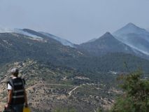 El fuego en Madrid rodea el pantano de San Juan y compromete San Martín de Valdeiglesias