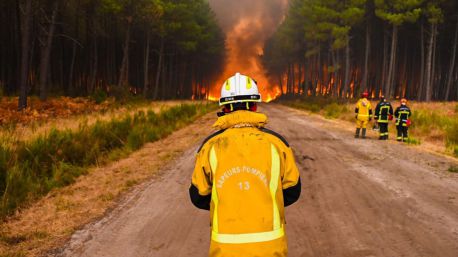 Macron, ante el incendio a las puertas de Burdeos: mañana será más complicado que hoy