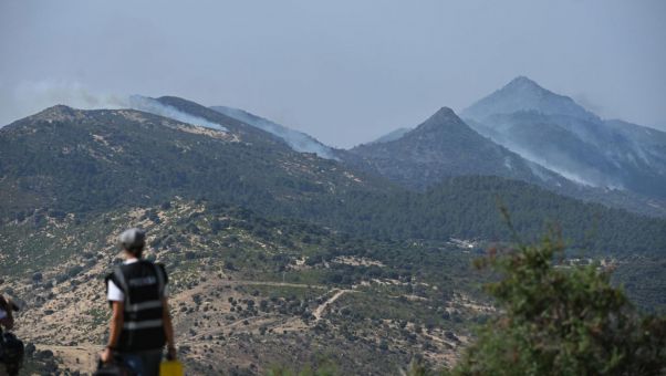 Ayuso explica que las condiciones meteorológicas no ayudan a la extinción: 'La situación es endemoniada'.