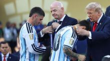 El organismo que regula las reglas del fútbol, claro: la FIFA favoreció a Argentina en el Mundial