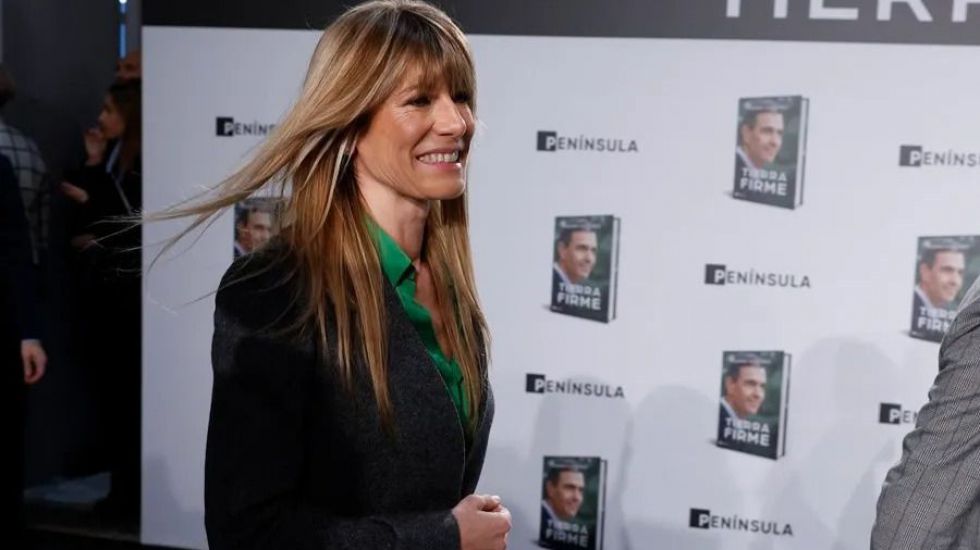 Begoña Gómez ya tiene el pasaporte, tras recogerlo su procuradora en el juzgado