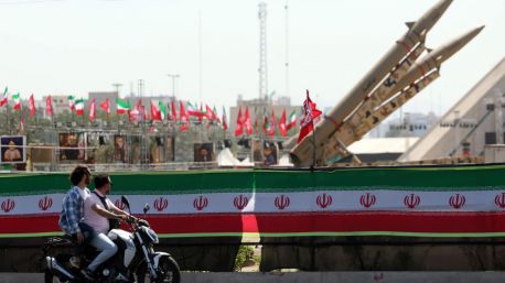 EEUU lanza una nueva ofensiva contra Irán y la Guardia Revolucionaria derriba tres de sus cazas en Jordania