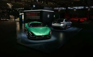 Del 33 Stradale al Giulia Luna Rossa: Alfa Romeo convierte la exclusividad en su mejor argumento