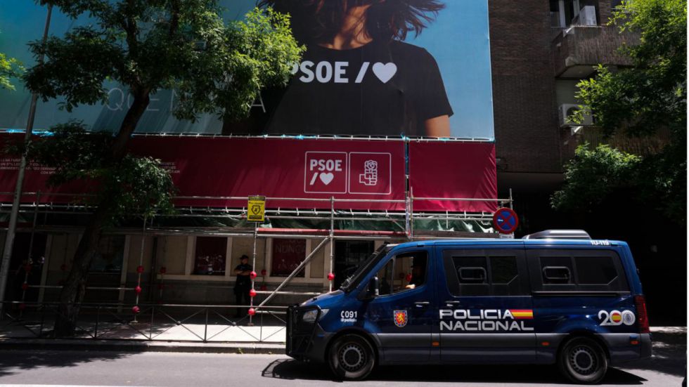 El juez Pedraz ordena rastrear las cuentas del PSOE desde 2024
