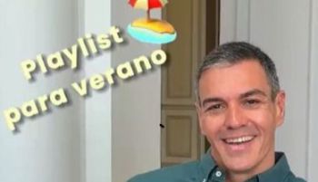 Sánchez publica su lista de canciones del verano en plena crisis migratoria