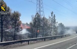 El incendio forestal de Cáceres, en vías de estabilización y con el 70 % perimetrado