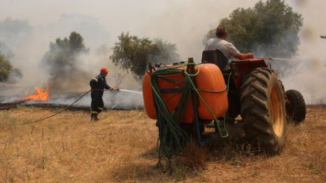 Dos muertos al chocar dos helicópteros antiincendios en Grecia