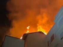 Colapsa la cubierta de un edificio de viviendas en Chamberí por un incendio