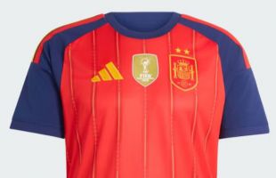 Sale a la venta la camiseta de la selección española con las dos estrellas