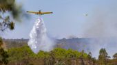 El incendio de Niebla (Huelva) sigue condicionado por los cambios de viento