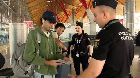 España amplía a siete aeropuertos los controles a viajeros procedentes de Italia