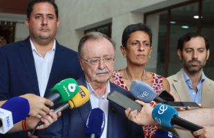 Vivas denuncia una situación insostenible en Ceuta: 'Quedan 10.000 asaltantes por volver a Marruecos'