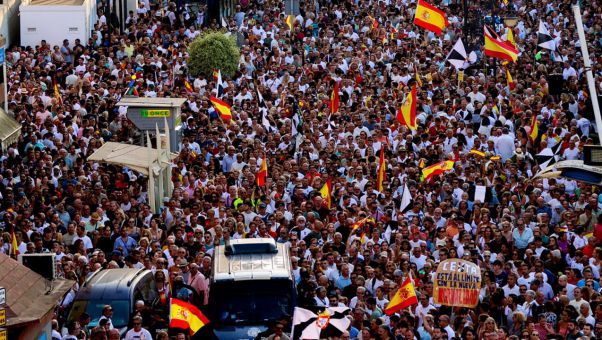 Más de 10.000 ceutíes se manifiestan para reclamar una respuesta ante la crisis migratoria desencadenada por la entrada masiva del pasado 30 de julio.