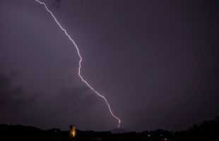 Diez comunidades estarán hoy en alerta por altas temperaturas, lluvias y tormentas