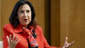 Robles se desmarca: comparecerá en el Senado, mientras otros ministros se niegan a hacerlo