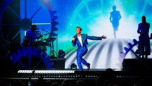 El carisma y la energía de Mika envuelven al público de Cap Roig