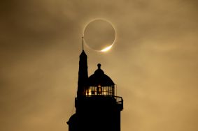 Galería | Las mejores imágenes del histórico eclipse que ha oscurecido la península