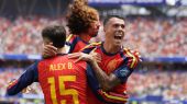 Bonito homenaje del Tottenham a Pedro Porro por ganar el Mundial con España