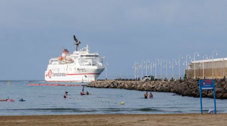 Melilla dice que la barrera flotante no es suficiente y reclama una estrategia de defensa