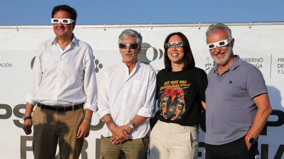La imagen de la vergüenza: mientras Ceuta se desangra, el Gobierno se va de fiesta por el eclipse