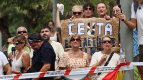 Marlaska habla de 'relativa normalidad' desde Ceuta en una comparecencia blindada