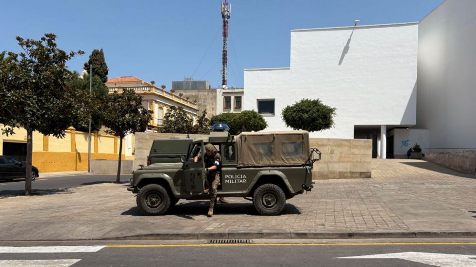 Marruecos despliega ahora el ejército para evitar un nuevo asalto masivo a la frontera de Ceuta