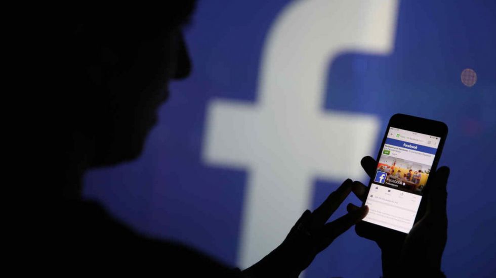 El TC francés anula la prohibición de redes sociales a menores de 15 años