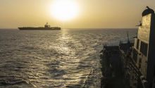 Dos buques de la petrolera emiratí atacados por Irán al cruzar el estrecho de Ormuz