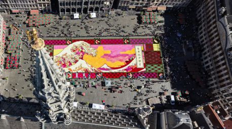 La Grand Place de Bruselas rinde homenaje a la cultura japonesa con un tapiz floral