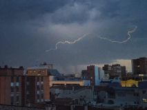 Una tormenta con 900 rayos sorprende de madrugada en Andalucía
