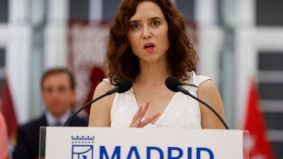 Ayuso llama 'traidor' a Sánchez y le acusa de 'abandonar España' mientras es invadida